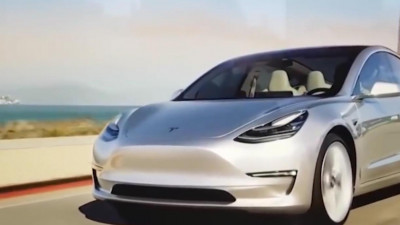 Daily Mail: Беспилотный автомобиль Tesla «убил» российского робота