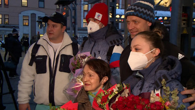 Петербургские фигуристы прилетели с Олимпиады домой