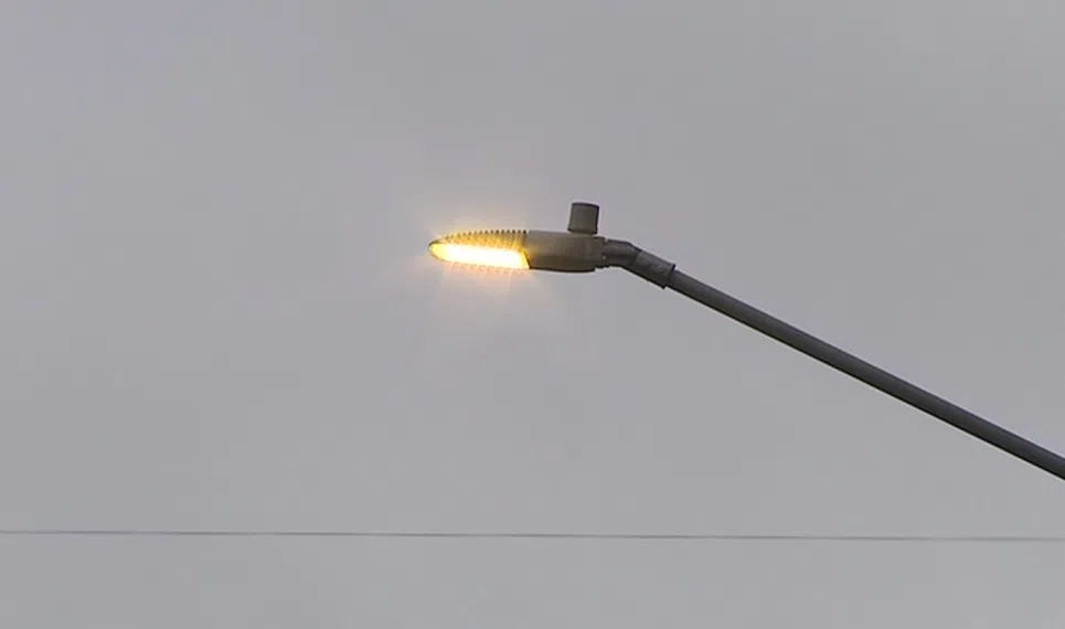 Новые фонари осветили 6 километров Петергофского шоссе - tvspb.ru