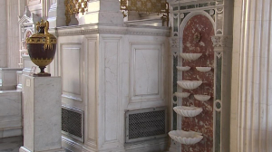 Мраморные стенные фонтаны в Эрмитаже
