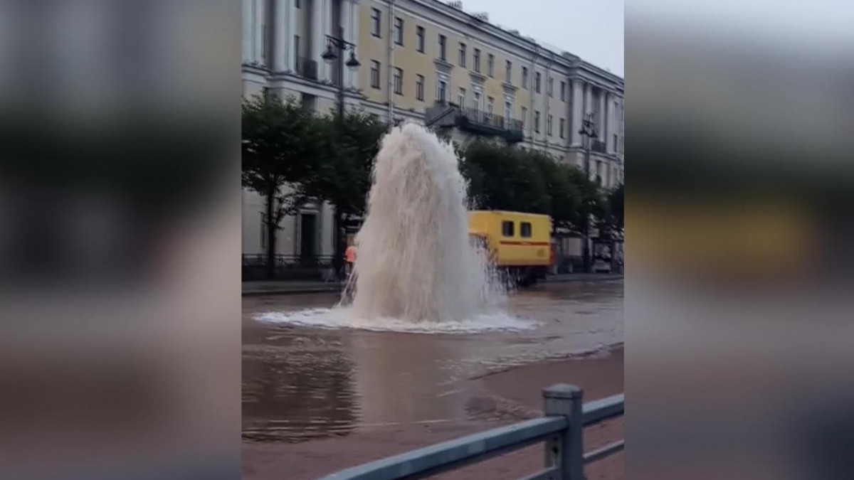 На площади Ленина в Петербурге забил новый «фонтан» | Телеканал  Санкт-Петербург