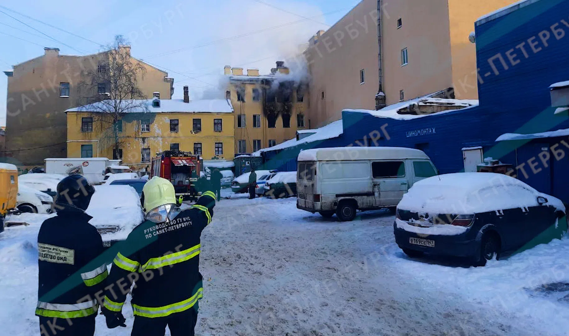 Пожар в Доходном доме Сорокина усилился | Телеканал Санкт-Петербург