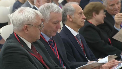 В Петербурге ученые дискутируют о месте человека в истории