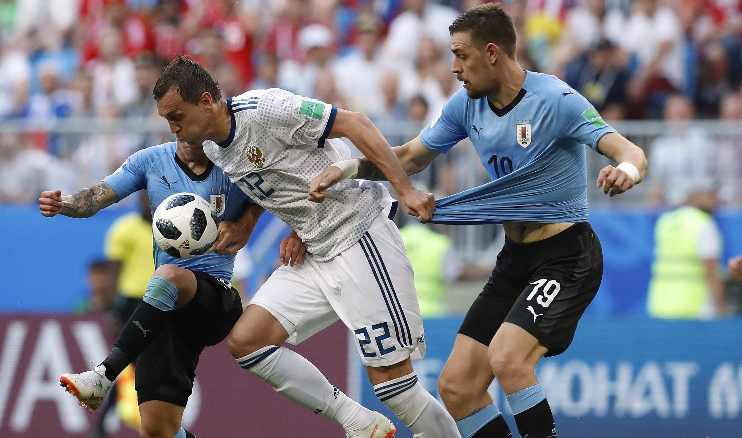 Уругвай обыграл Россию в последнем матче группового этапа и вышел в плей-офф с первого места