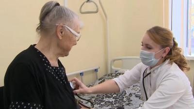 Свыше 705 тысяч петербуржцев старше 60 лет привились от COVID-19