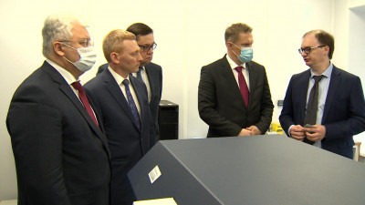 Михаил Мурашко посетил два петербургских НИИ