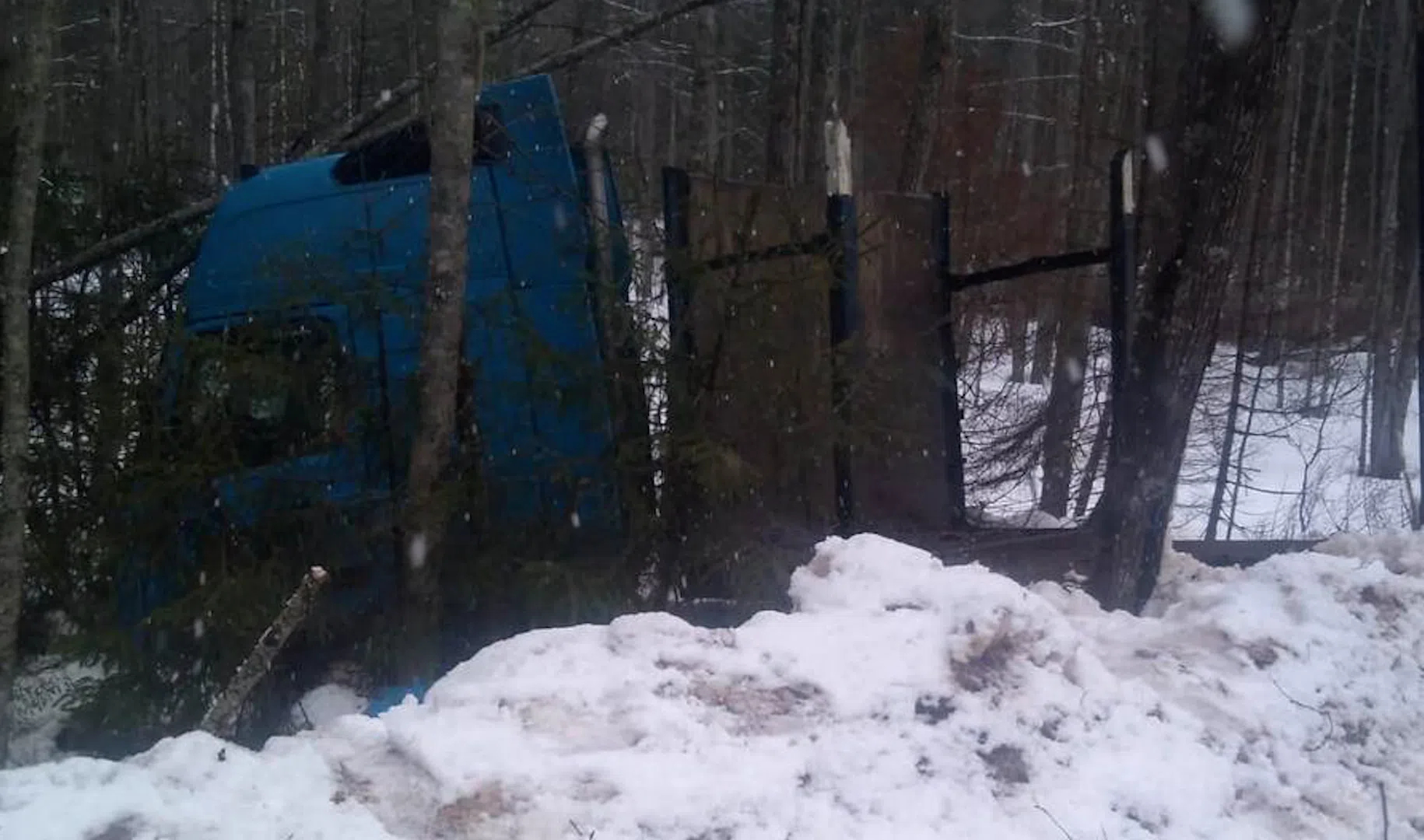 Задержание в лодейном поле. Авария Доможирово Алеховщина. Лодейное поле Ленинградская область авария.