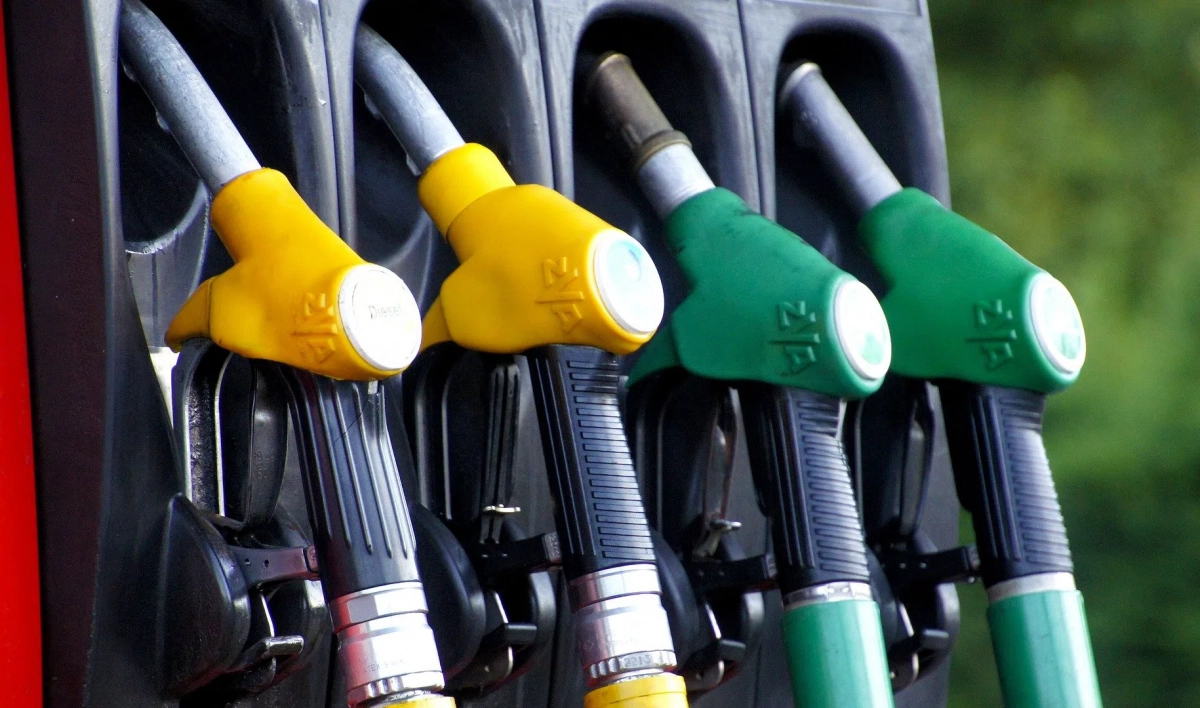 Эксперт спрогнозировал цены на бензин и дизель в июне - tvspb.ru