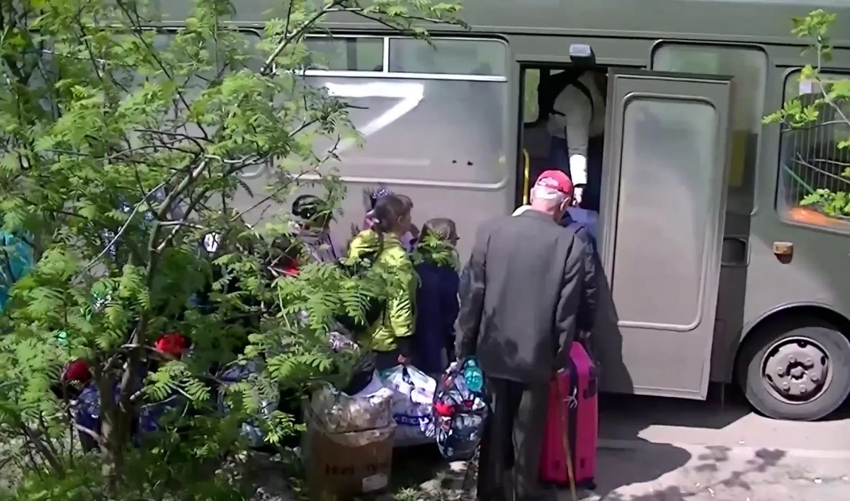 Российские военнослужащие эвакуировали более 60 местных жителей из Харьковской области - tvspb.ru