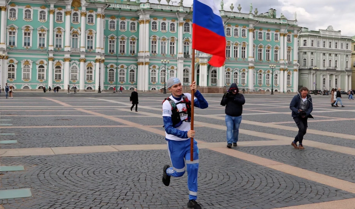 В Петербург вернулся легкоатлет, который больше года бежал до Японского моря - tvspb.ru