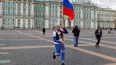В Петербург вернулся легкоатлет, который больше года бежал до Японского моря
