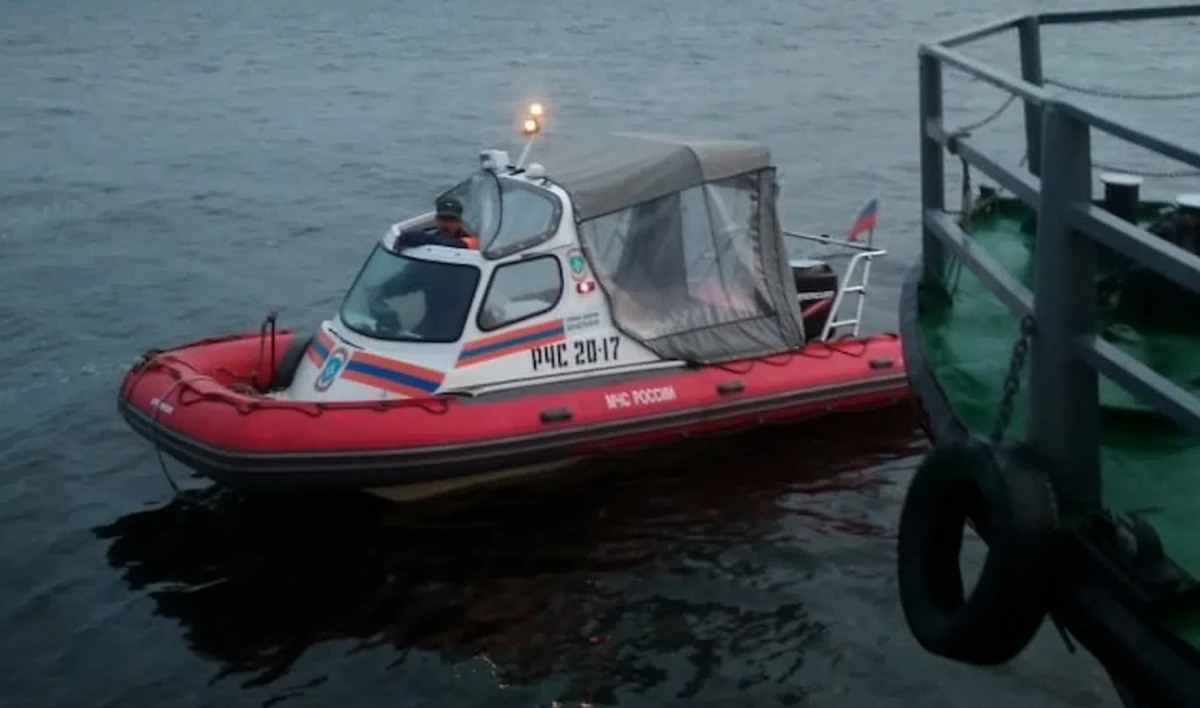 Спасатели ищут троих петербуржцев, плывших на байдарке по Ладожскому озеру в Карелии - tvspb.ru