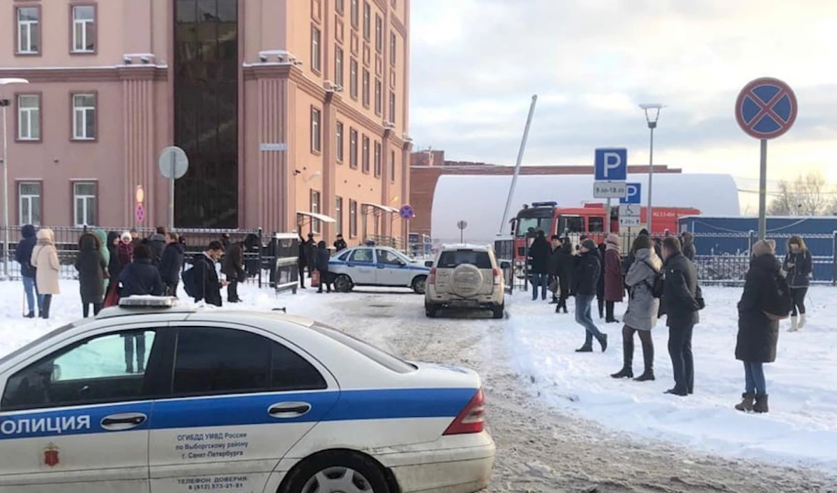 В Петербурге эвакуированы три районных суда - tvspb.ru
