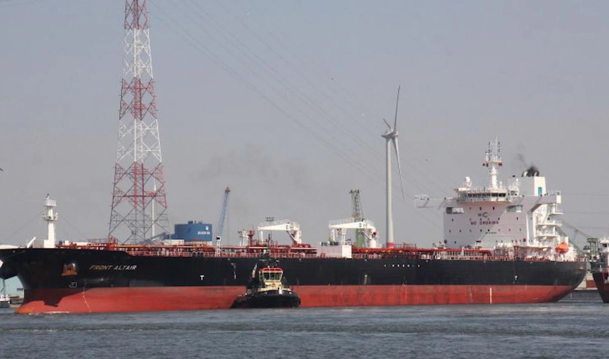 Экипаж танкера, атакованного в Оманском заливе, взят на борт эсминца США - tvspb.ru
