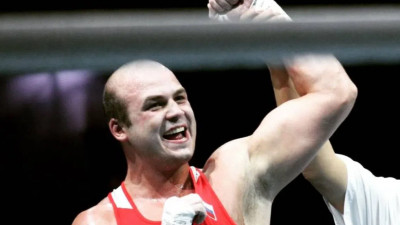 Боксер Иван Верясов прошел в четвертьфинал Олимпийских игр