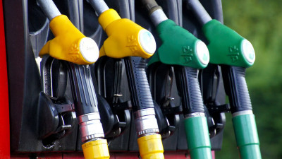 Росстат рассказал о снижении цен на бензин