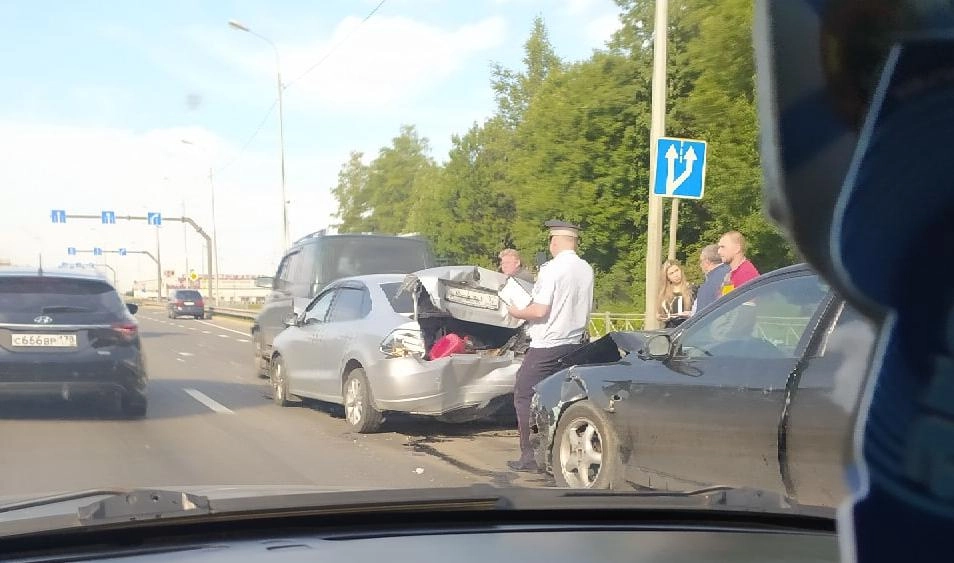 Две легковушки разбились на Рябовском шоссе - tvspb.ru