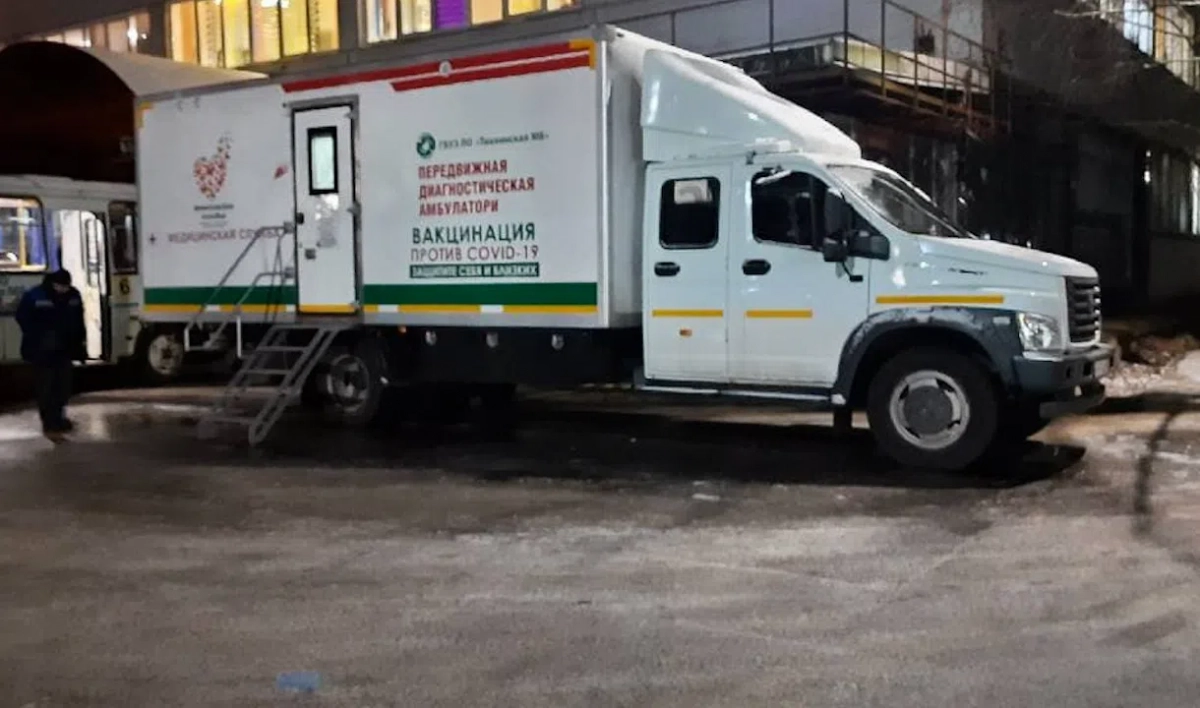 В Тихвине угнали мобильный пункт вакцинации - tvspb.ru