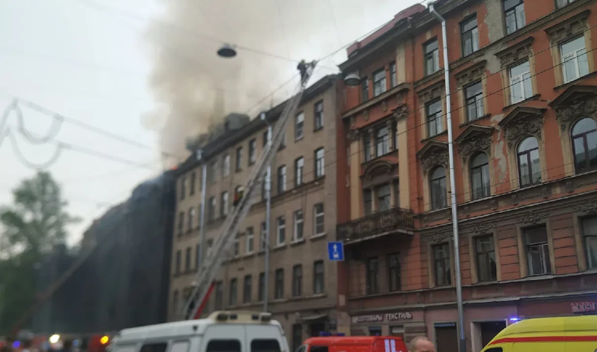 Пожар в Доме Басевича потушили - tvspb.ru