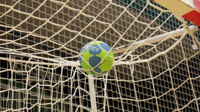 Гандбольная «Нева» одержала победу без игры