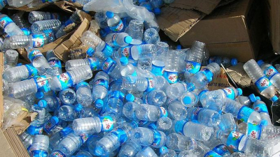 Супермаркеты начнут принимать пластиковые бутылки на переработку
