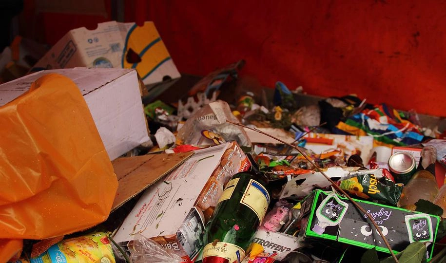 В квартире пропавшей женщины на Пражской улице нашли гору мусора - tvspb.ru