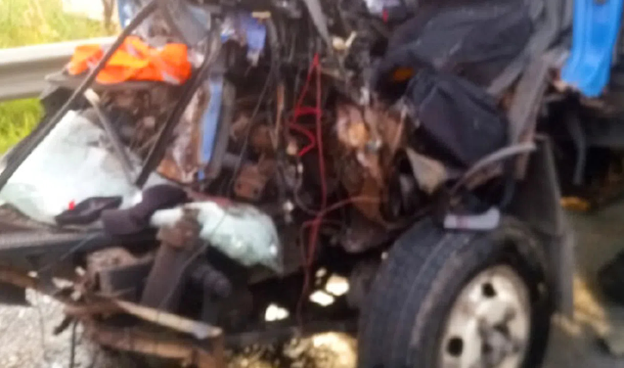 «Газель» влетела в контейнеровоз на Московском шоссе, водитель в тяжелом состоянии