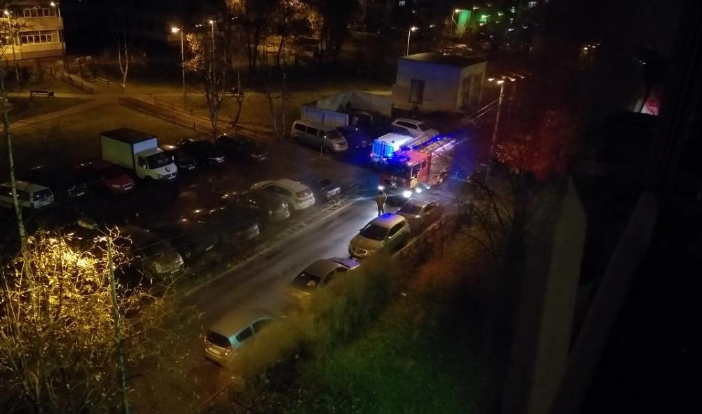 На проспекте Просвещения ночью в припаркованной машине произошла утечка газа - tvspb.ru
