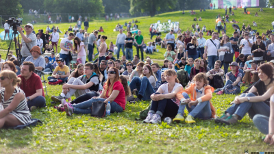 На фестиваль Geek Picnic в Петербург приедет специалист по теории струн Лиза Рэндалл