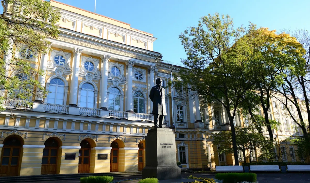 «Здоровье студентов — вопрос номер один»: В каких условиях работают перешедшие на дистант вузы - tvspb.ru