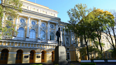 «Здоровье студентов — вопрос номер один»: В каких условиях работают перешедшие на дистант вузы