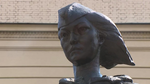 В Петербурге торжественно открыли памятник Алие Молдагуловой