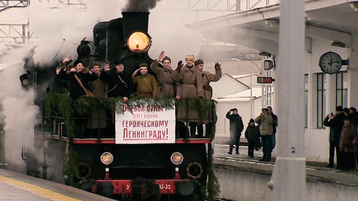 Парк победы последний поезд. Поезд Победы 1943 Ленинград. Поезд Победы Финляндский вокзал. Блокадный Ленинград позд. Первый поезд блокадного Ленинграда Финляндский вокзал.