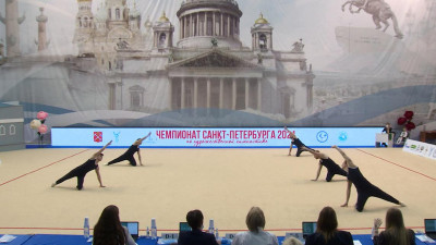 Улыбка и артистизм: Как в Петербурге тренируются чемпионы по мужской художественной гимнастике
