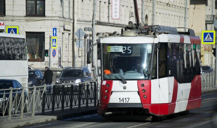 Ко Дню Победы в Петербурге запустят трамваи с праздничной символикой