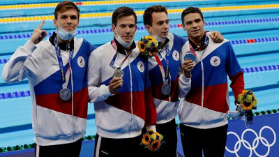 Российские пловцы взяли серебро в эстафете кролем в Токио