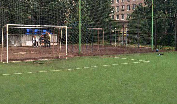 Александр Беглов потребовал починить спортплощадку у школы № 452 к началу учебного года - tvspb.ru