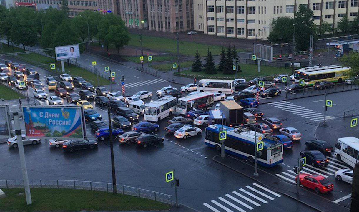 Встать на перекрестке. Гражданский проспект Непокоренных. Круговой перекресток на гражданском пр. СПБ.