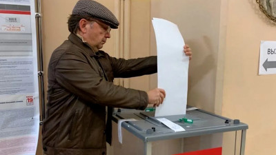 Актер Андрей Федорцов проголосовал в Петербурге на выборах в Госдуму и ЗакС