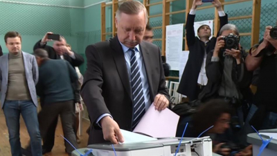 Врио губернатора Александр Беглов проголосовал на выборах главы Петербурга