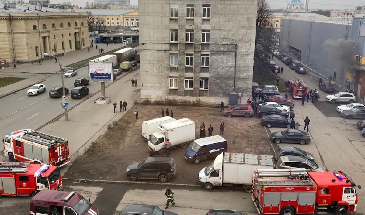 Из-за задымления в «Ленте» на Обводном эвакуировали 130 человек - tvspb.ru