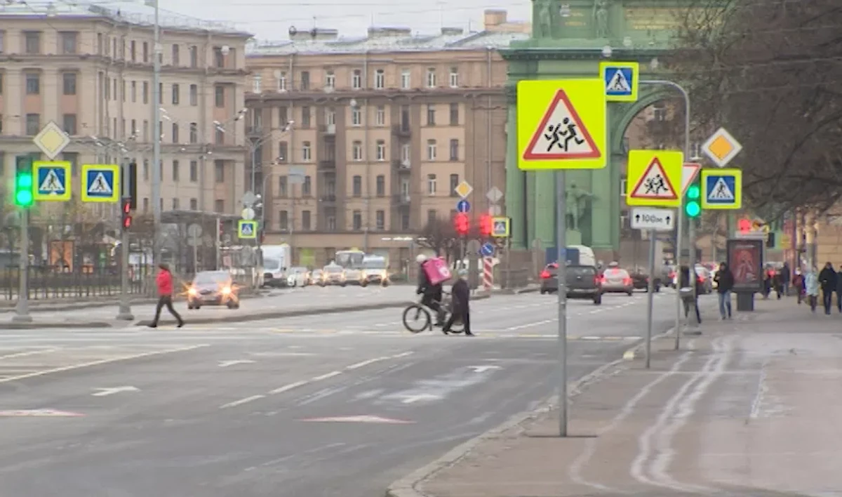 Петербуржцам рассказали, когда с городских дорог исчезнет пыль - tvspb.ru