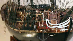 Копия любимого детища Петра I, парусного линкора «Ингерманланд» высотой в человеческий рост