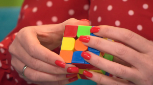 Идём на рекорд: Кубик Рубика по-прежнему популярен и не даёт покоя умельцам собрать его на скорость