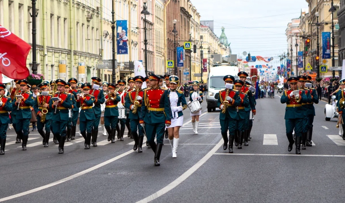 Фестиваль цветов и Бал национальностей перекроют движение в центре Петербурга - tvspb.ru