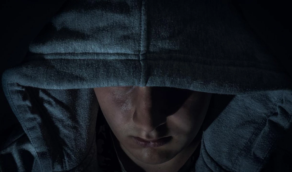 Неизвестные вывезли мужчину в лес, чтобы ограбить, а затем подбросили его до метро - tvspb.ru