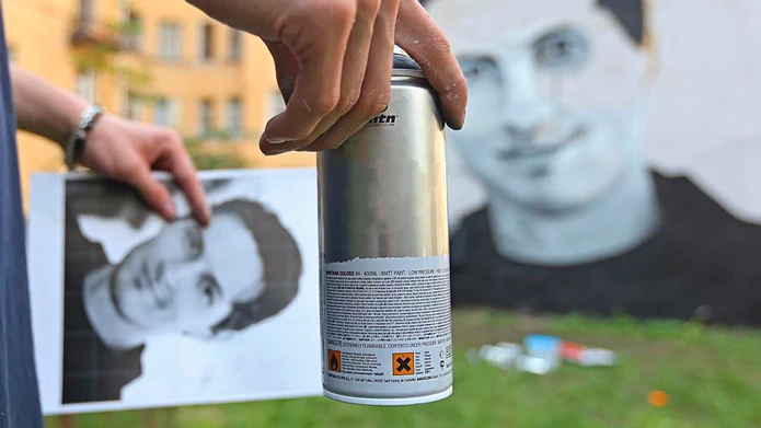 На улице Некрасова появился граффити-портрет Павла Дурова - tvspb.ru