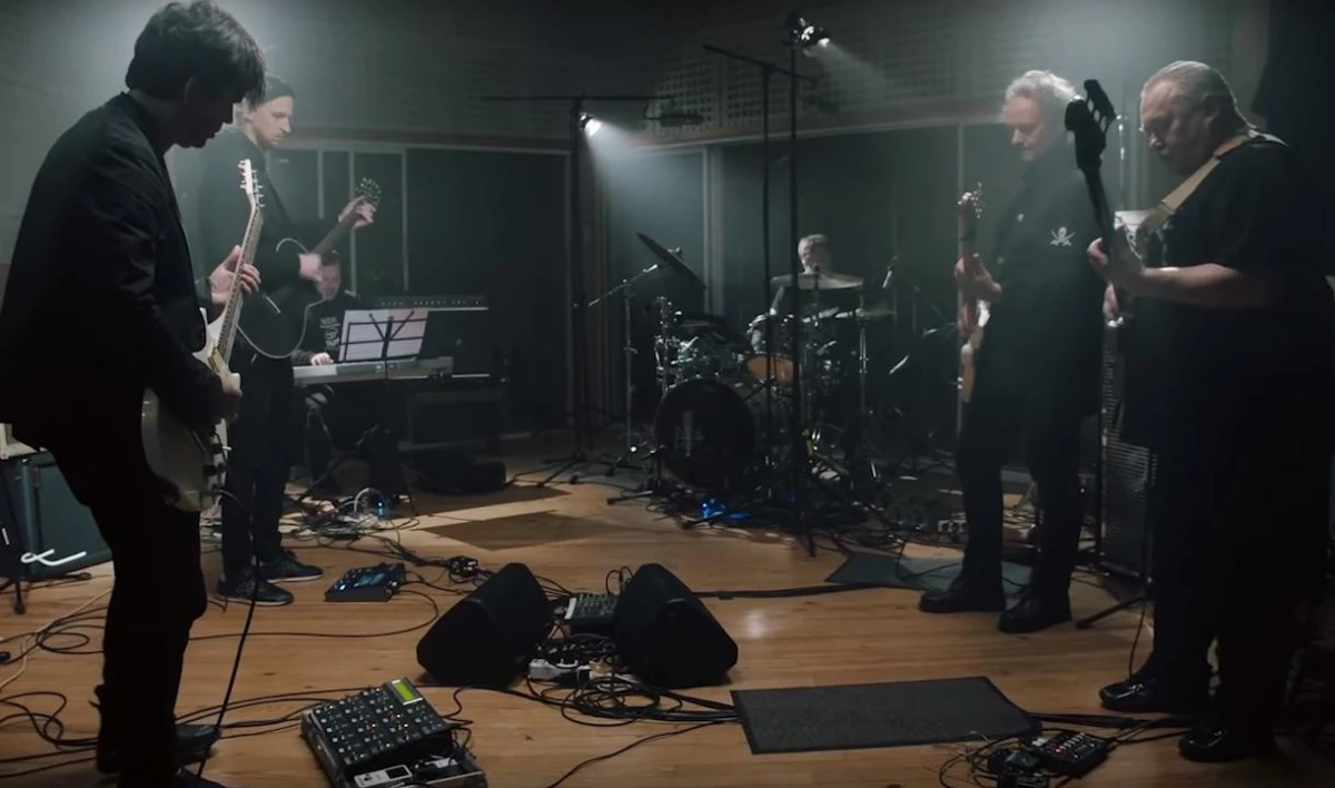 Музыканты группы «Кино» представили новый клип на песню «Троллейбус» - tvspb.ru