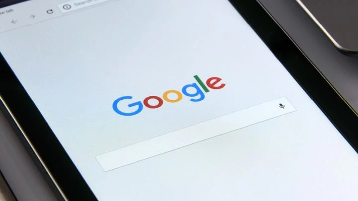 Бывший сотрудник обвинил Google в дискриминации белых мужчин - tvspb.ru