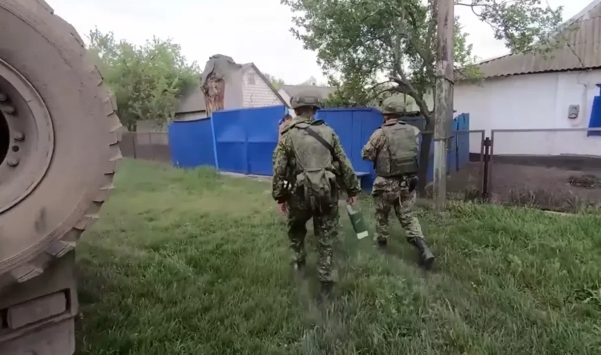 Российские военные доставили гуманитарную помощь ветеранам Харьковской области - tvspb.ru